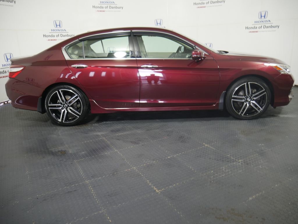 Used 2016 Honda Accord Touring image 4