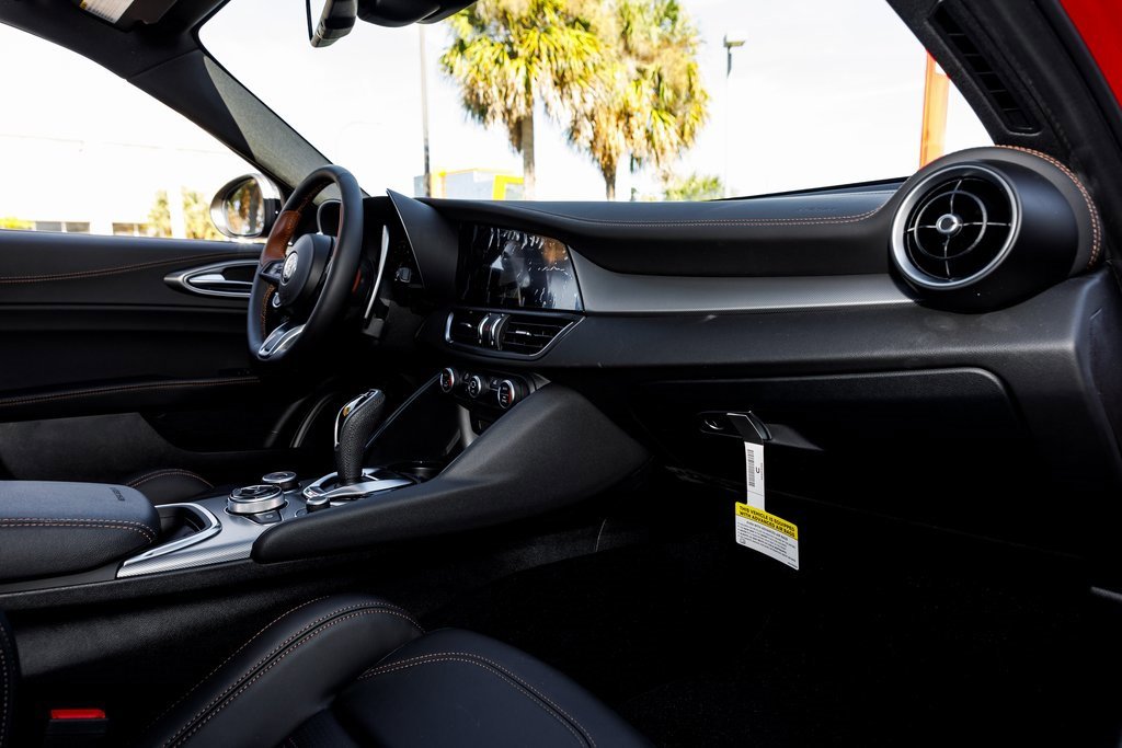 New 2025 Alfa Romeo Giulia w/ Driving Assist Package image 38