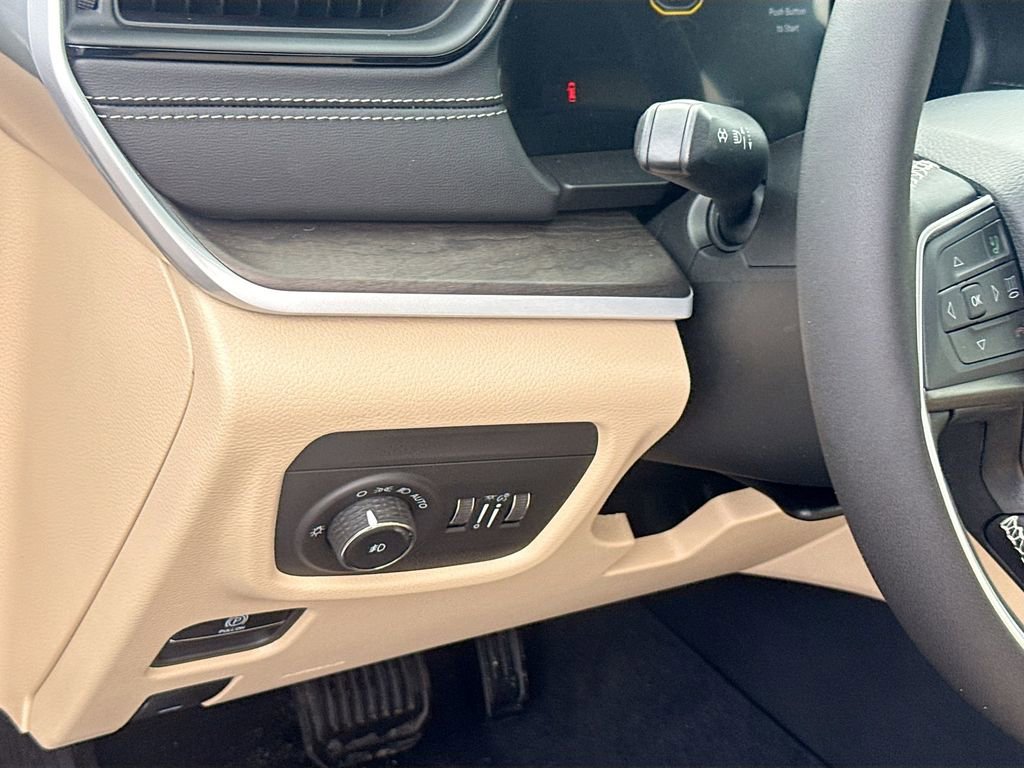 New 2026 Jeep Grand Cherokee L Limited RWD image 10
