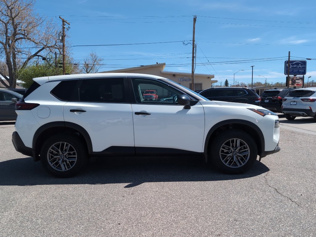Used 2023 Nissan Rogue S AWD/4WD image 5