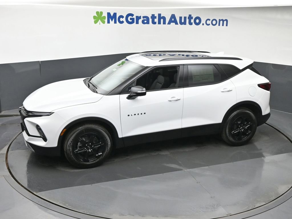 New 2026 Chevrolet Blazer LT w/ Sound & Technology Package AWD/4WD image 24