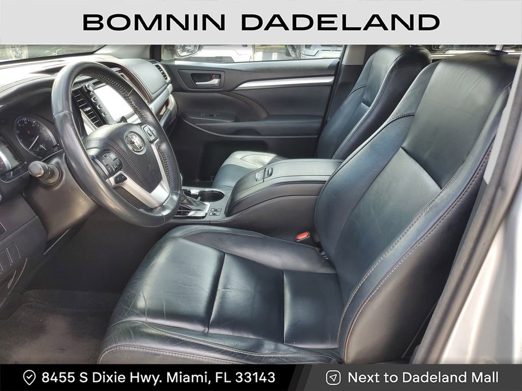 Used 2017 Toyota Highlander SE image 16