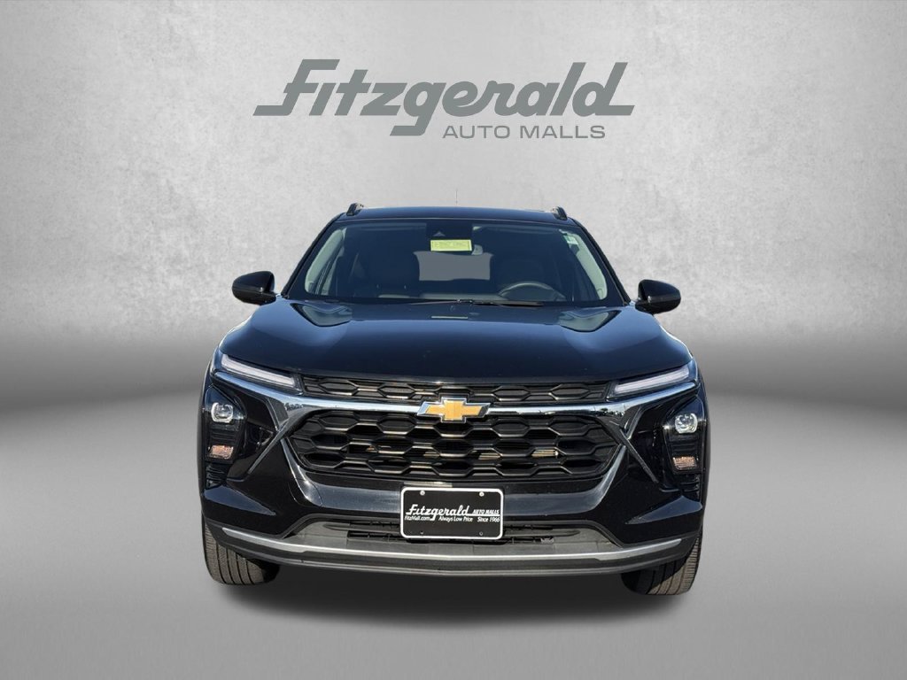 Used 2025 Chevrolet Trax LT FWD image 3