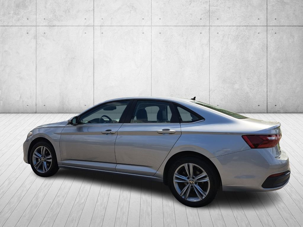 Used 2024 Volkswagen Jetta SE image 7