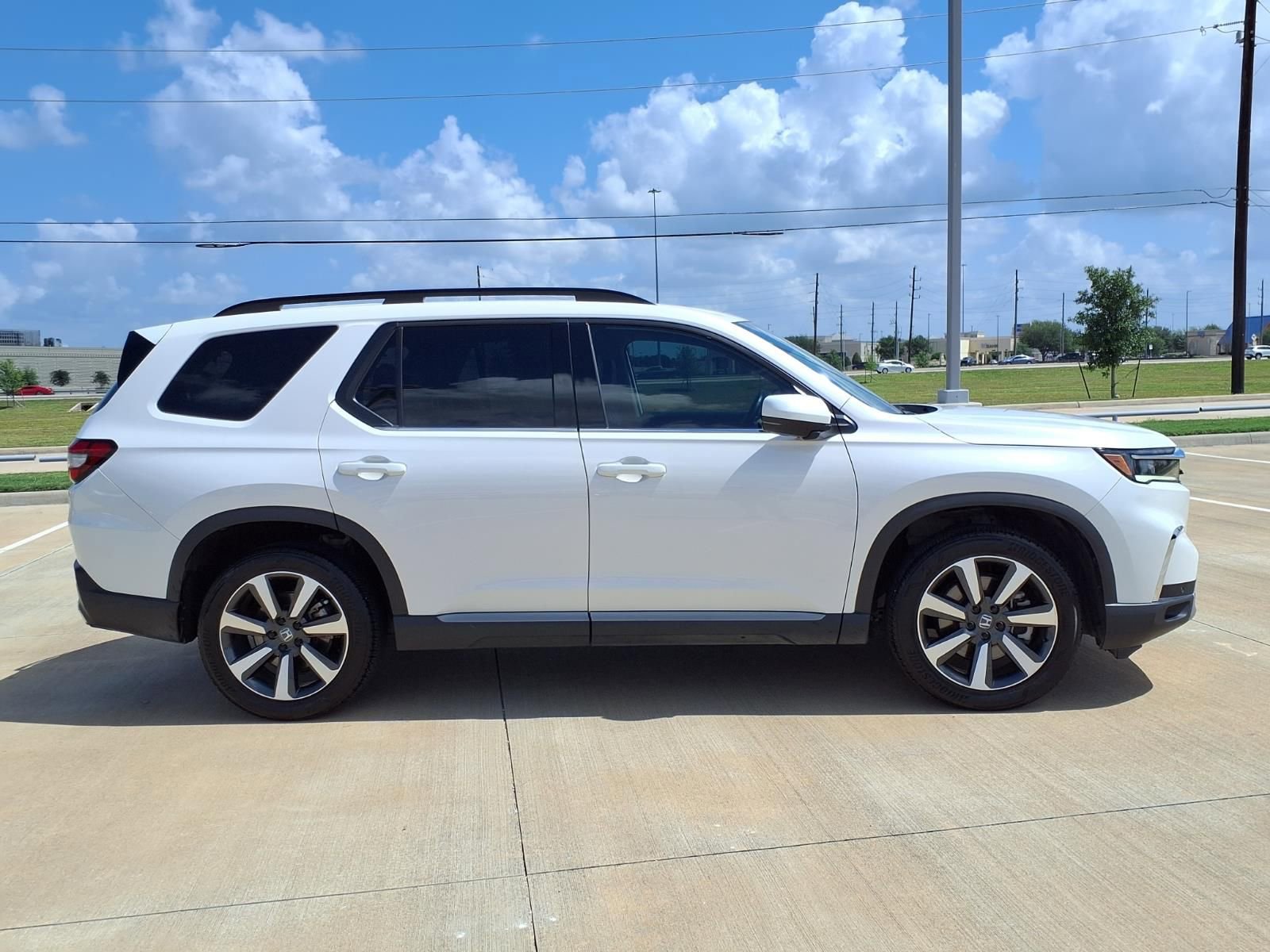 Used 2025 Honda Pilot Touring image 8