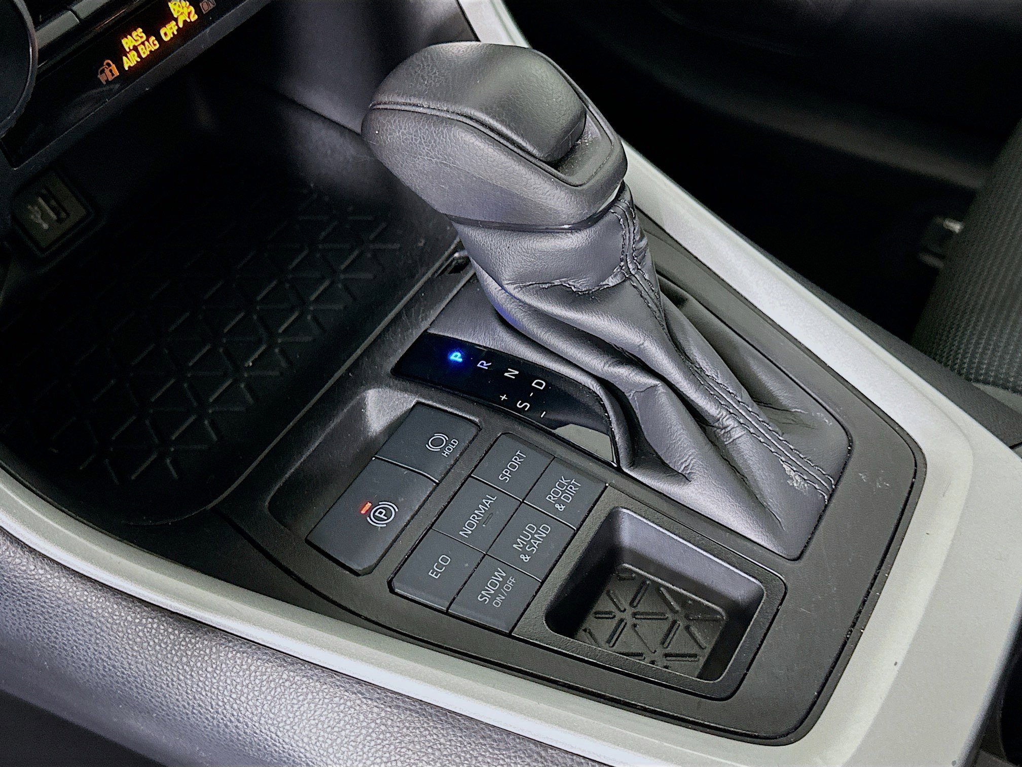 Used 2024 Toyota RAV4 LE image 23