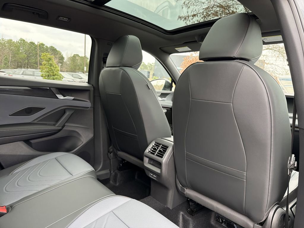 New 2026 Volkswagen Tiguan SE R-Line image 18