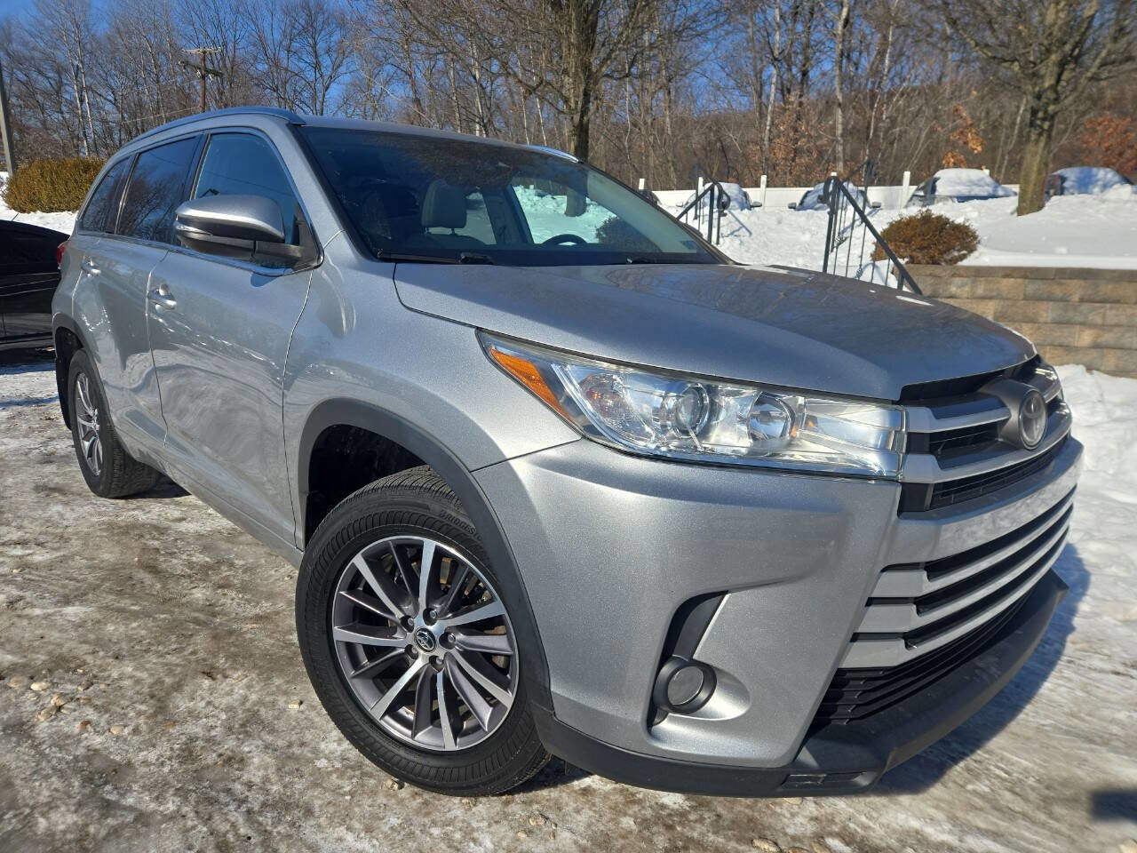 Used 2018 Toyota Highlander XLE AWD/4WD image 39