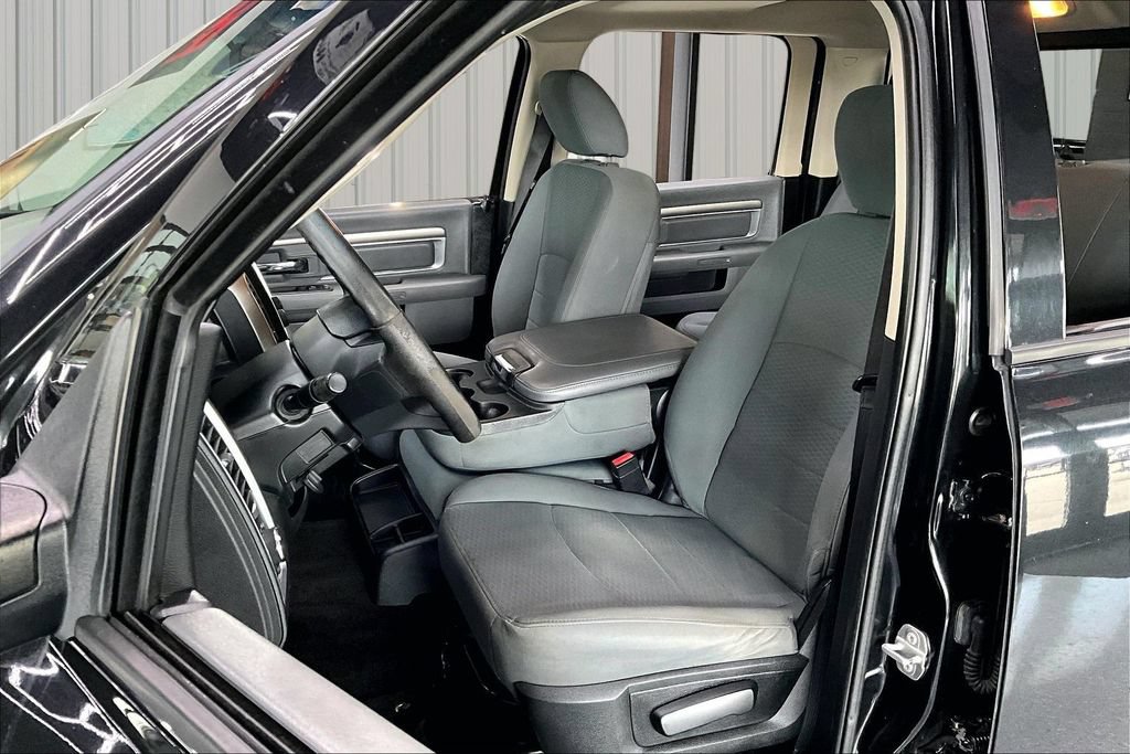 Used 2017 RAM 1500 Classic SLT AWD/4WD image 19