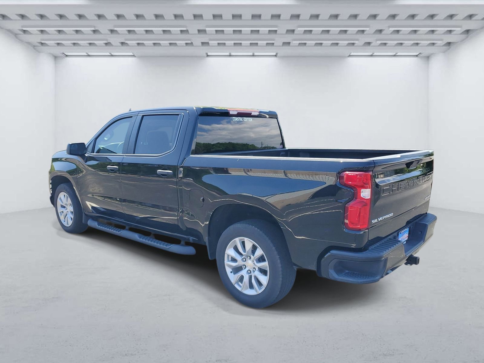 Used 2022 Chevrolet Silverado 1500 Custom image 3