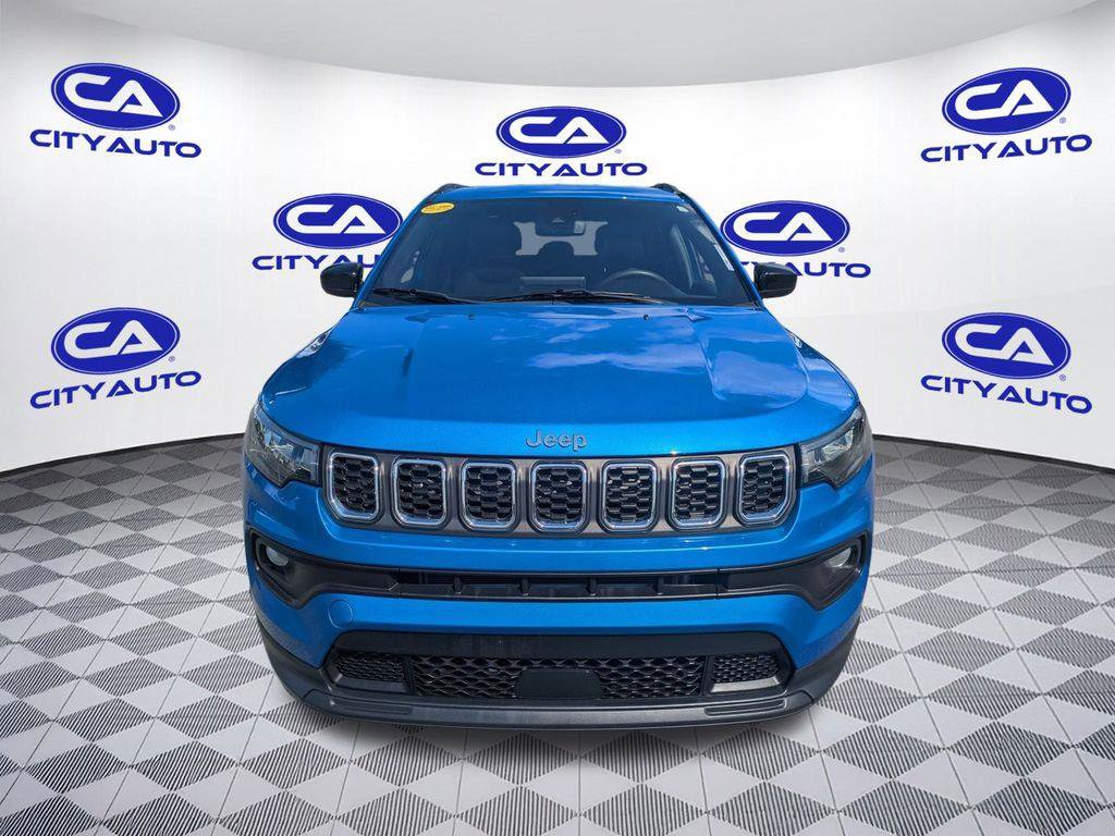 Used 2024 Jeep Compass Latitude image 3