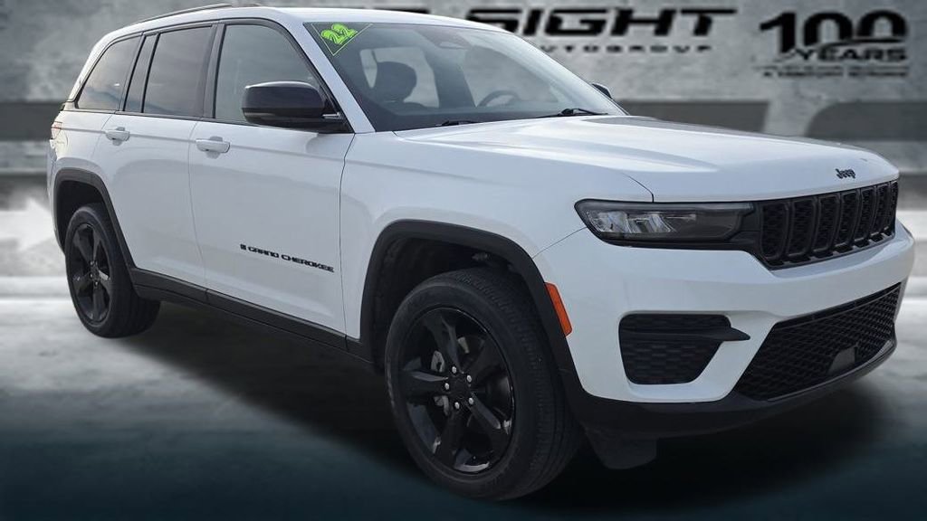 Used 2022 Jeep Grand Cherokee Altitude image 7