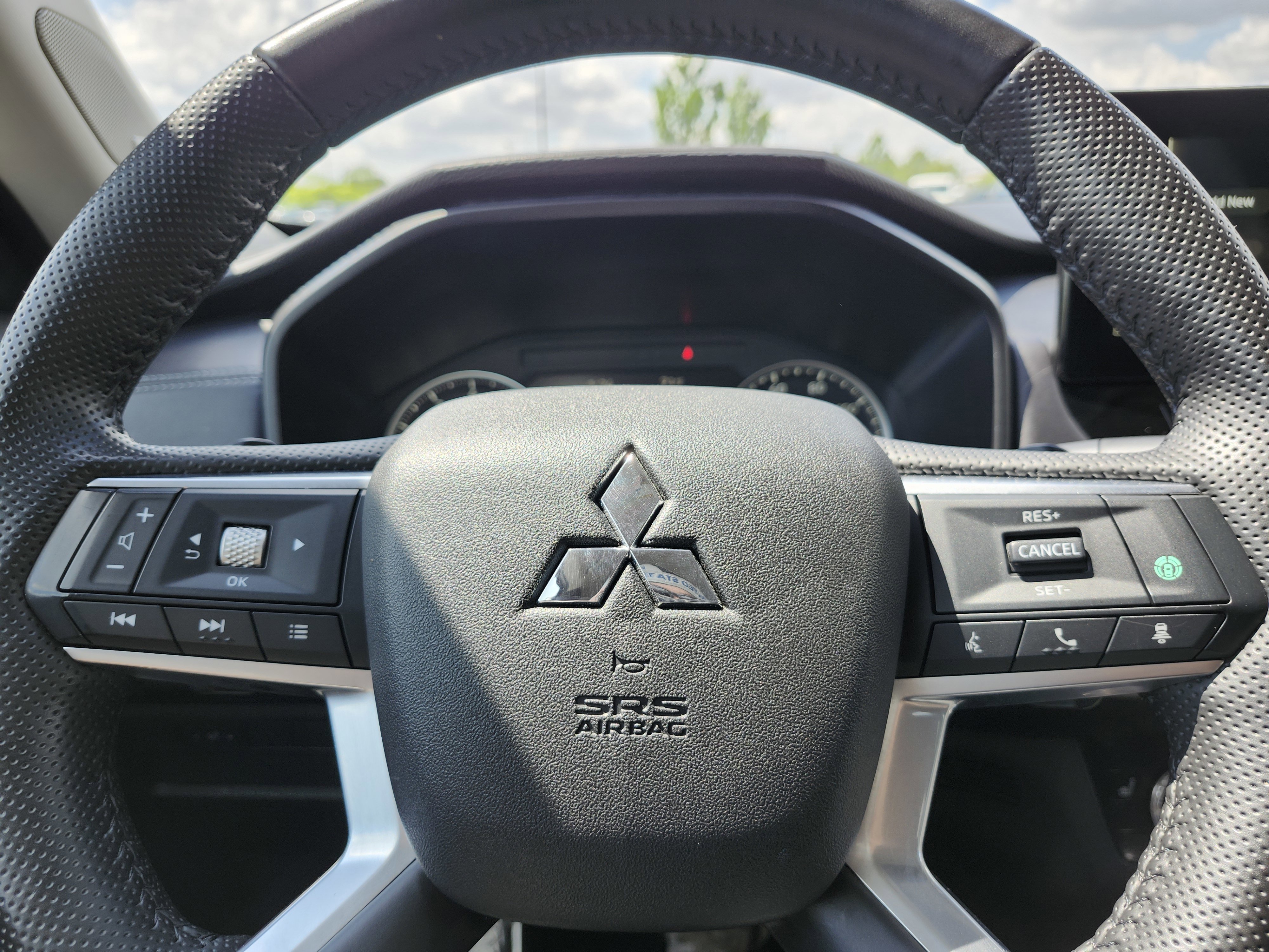 Used 2025 Mitsubishi Outlander SE AWD/4WD image 32
