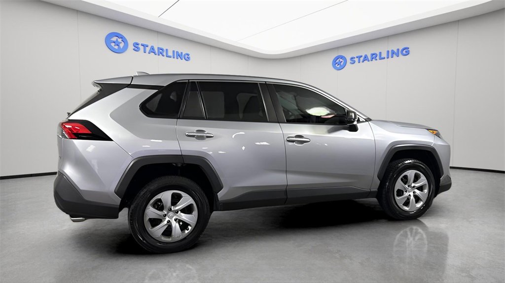 Used 2022 Toyota RAV4 LE image 10
