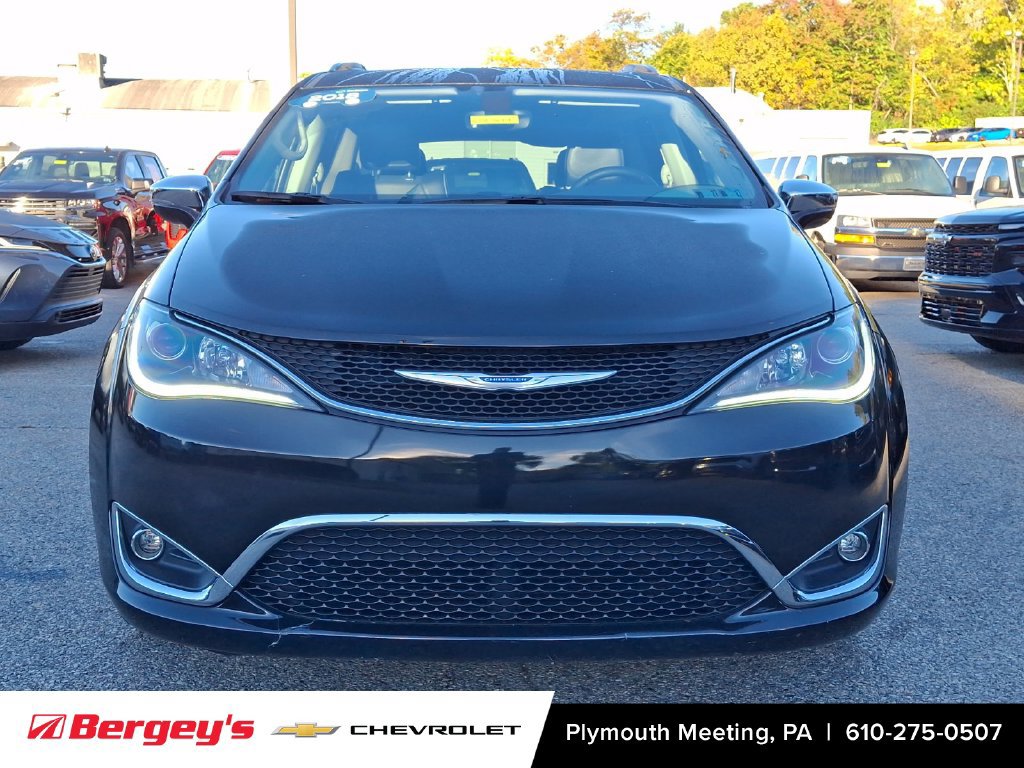 Used 2018 Chrysler Pacifica Limited FWD image 3