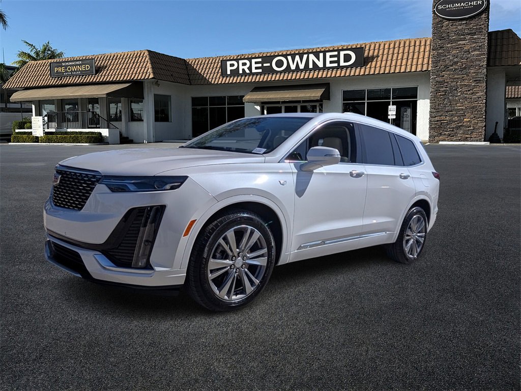 Used 2025 Cadillac XT6 Premium Luxury image 3