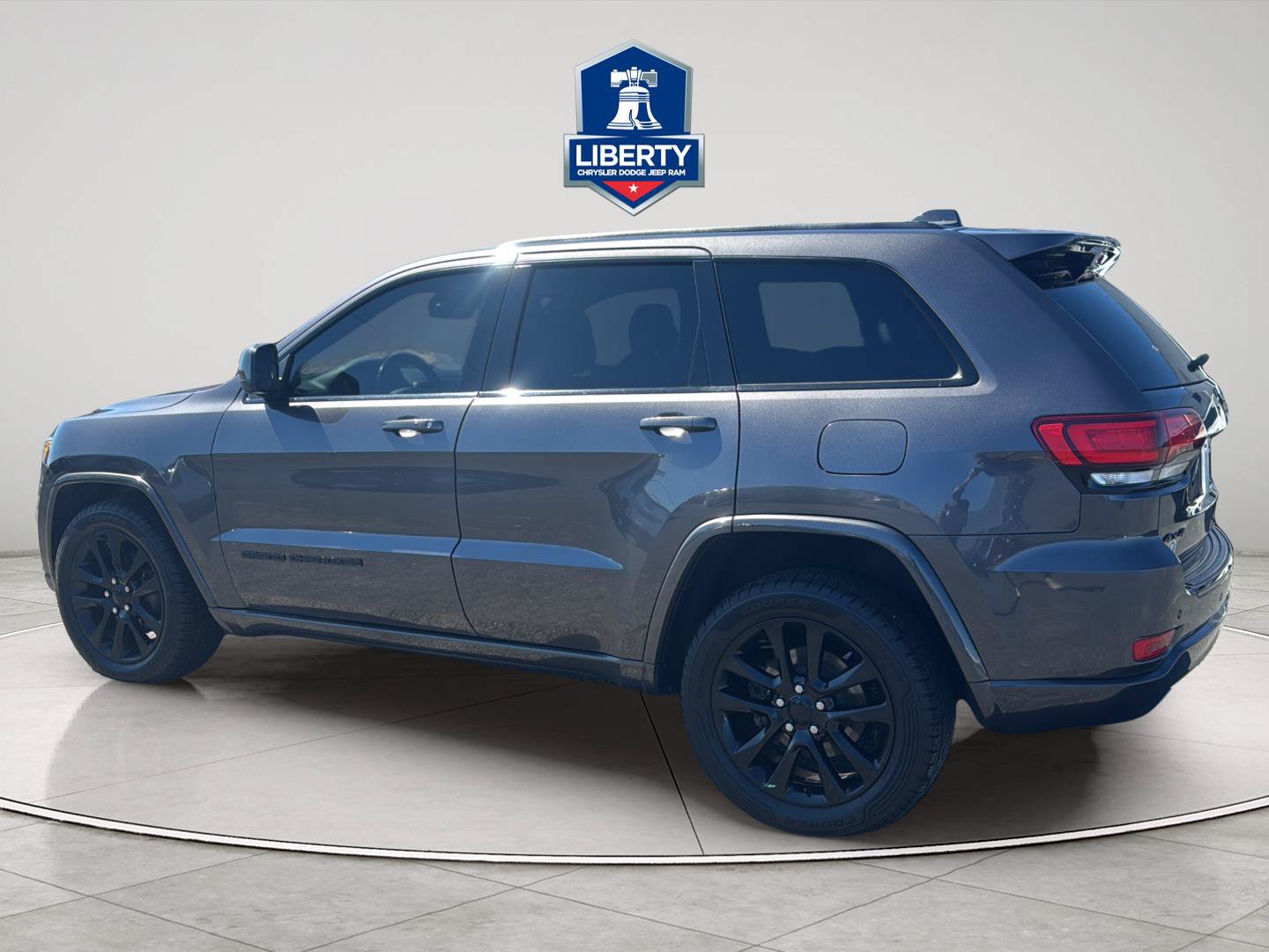 Certified 2018 Jeep Grand Cherokee Altitude AWD/4WD image 6