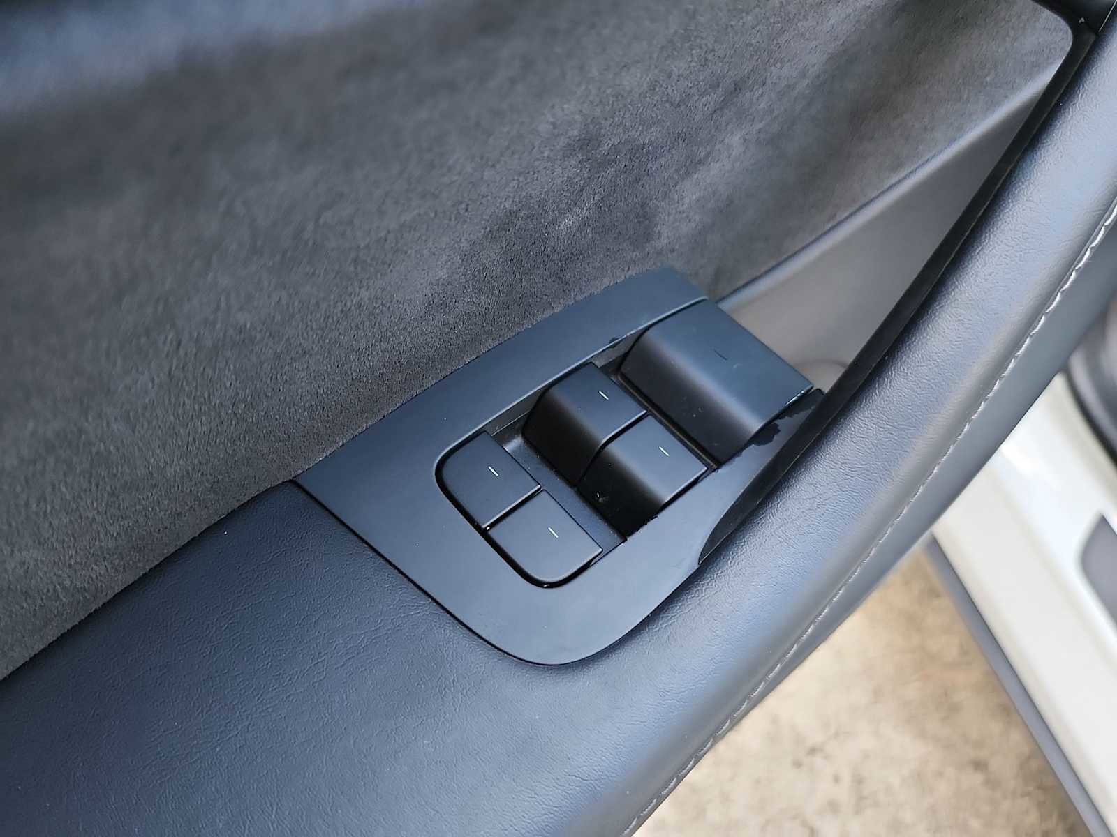 Used 2021 Tesla Model Y Standard Range image 13