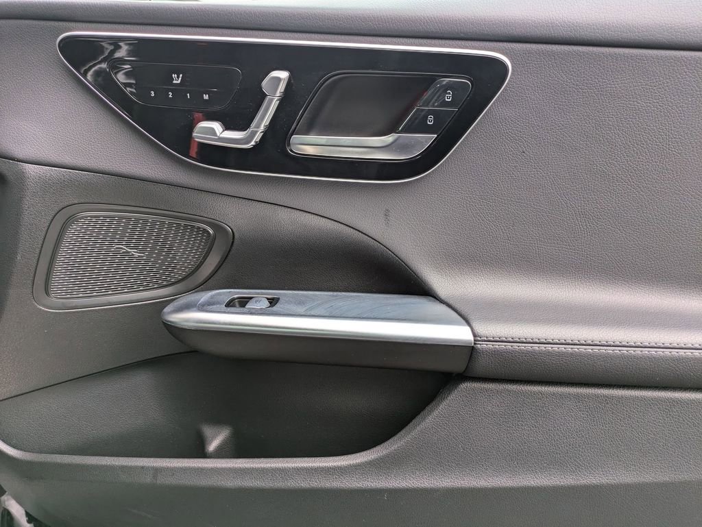 Used 2025 Mercedes-Benz C 300 4MATIC Sedan image 32