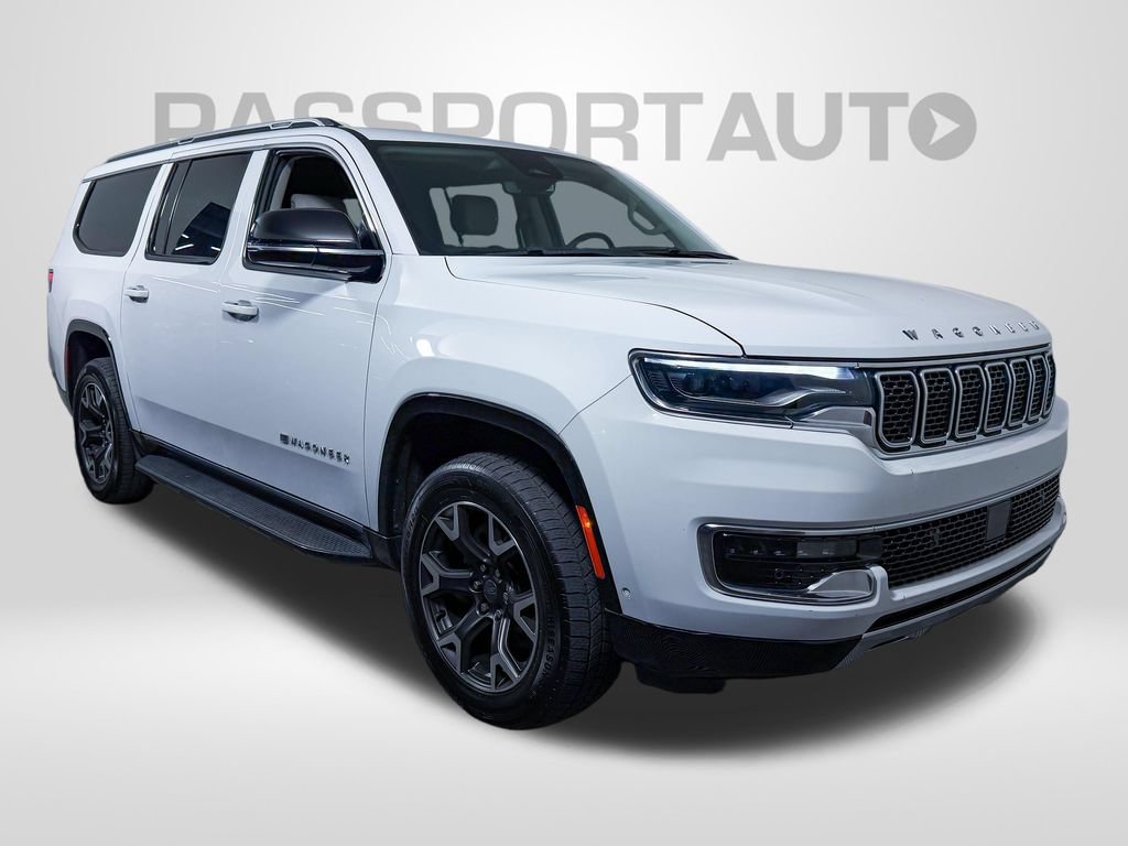 Used 2024 Jeep Wagoneer L Series III w/ Flexible Seating Group AWD/4WD image 3