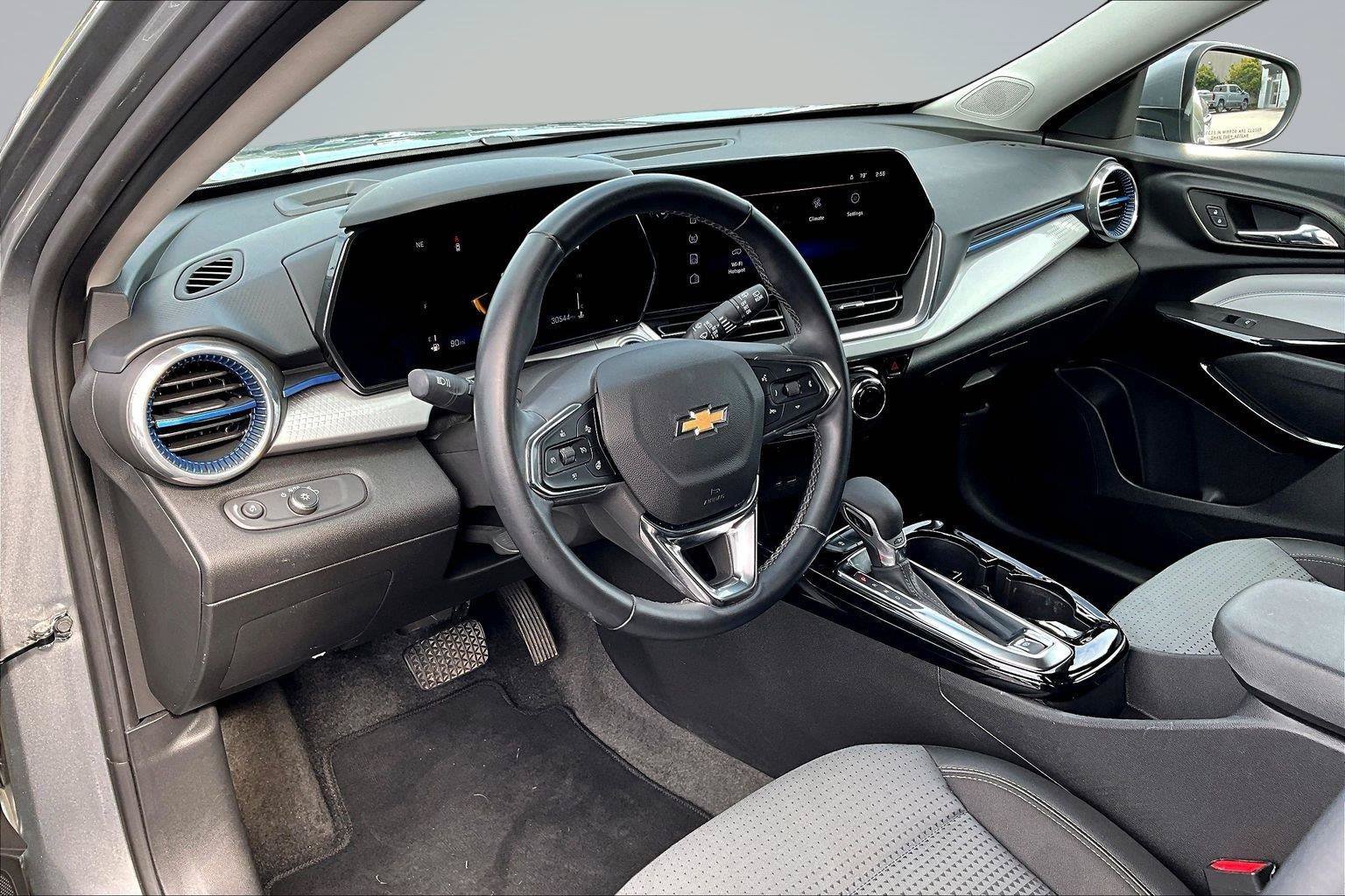 Used 2024 Chevrolet Trax LT w/ Driver Confidence Package FWD image 15