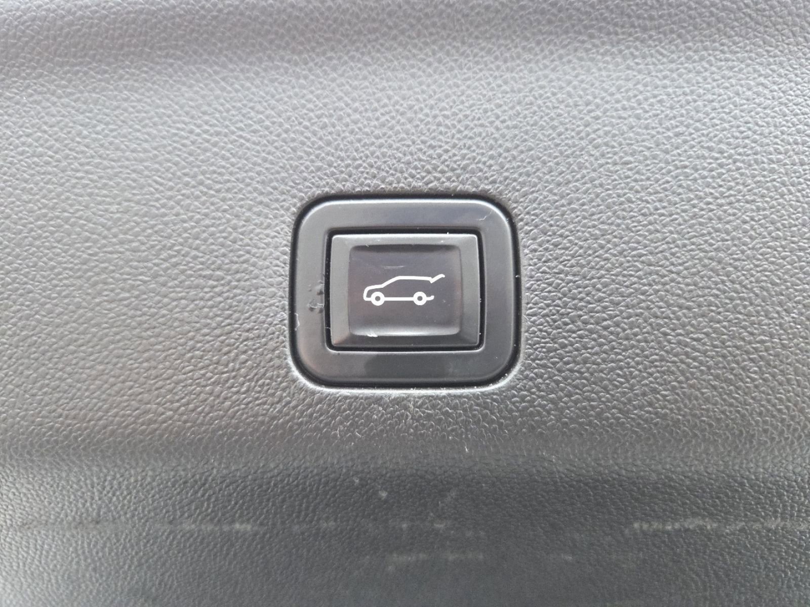 Used 2021 Chevrolet Tahoe Z71 w/ Z71 Signature Package image 28