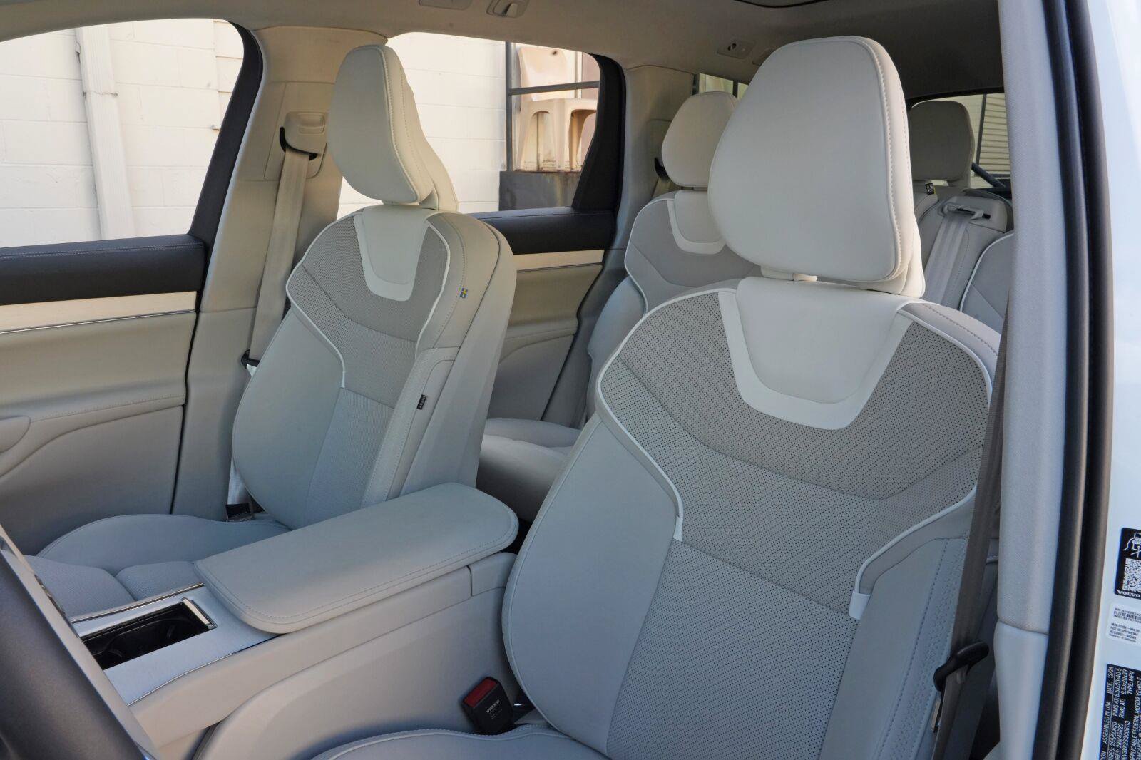 Used 2025 Volvo EX90 Plus AWD/4WD image 37