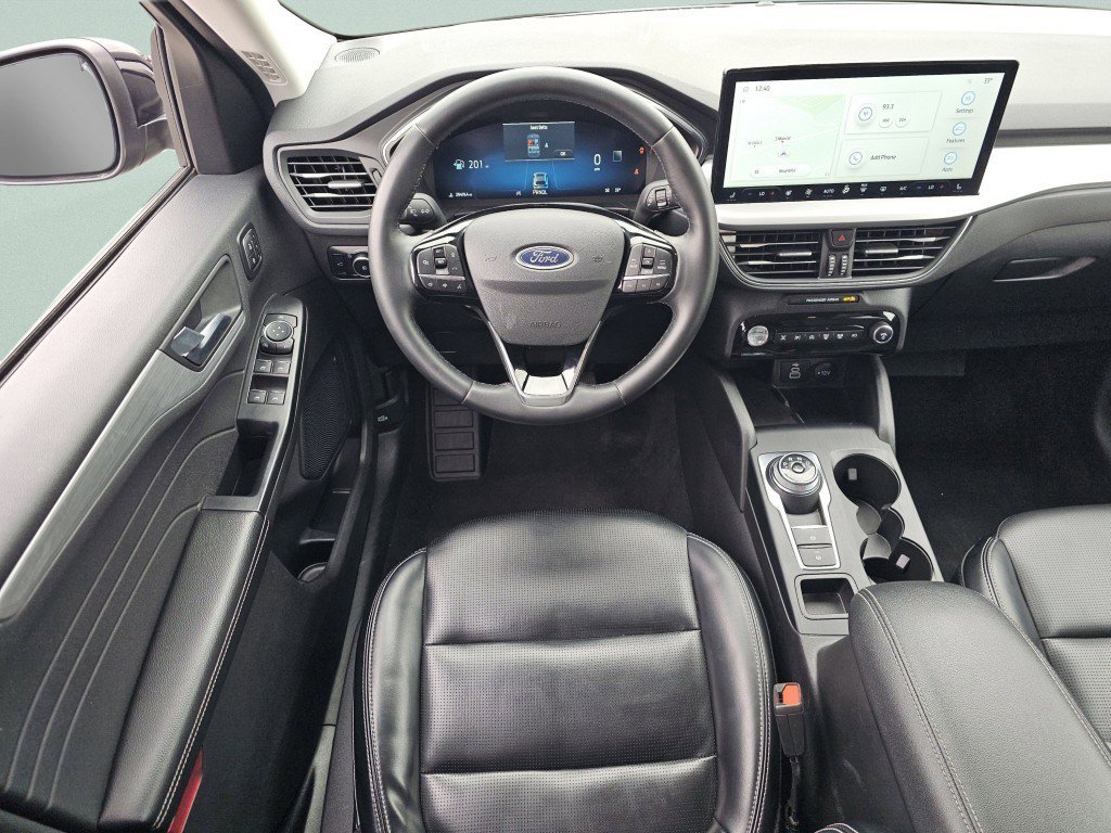 Used 2024 Ford Escape Platinum image 4