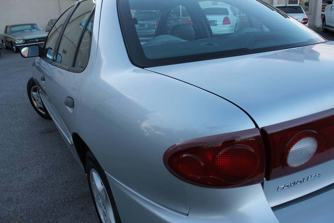 Used 2005 Chevrolet Cavalier Sedan w/ Preferred Equipment Group FWD image 15