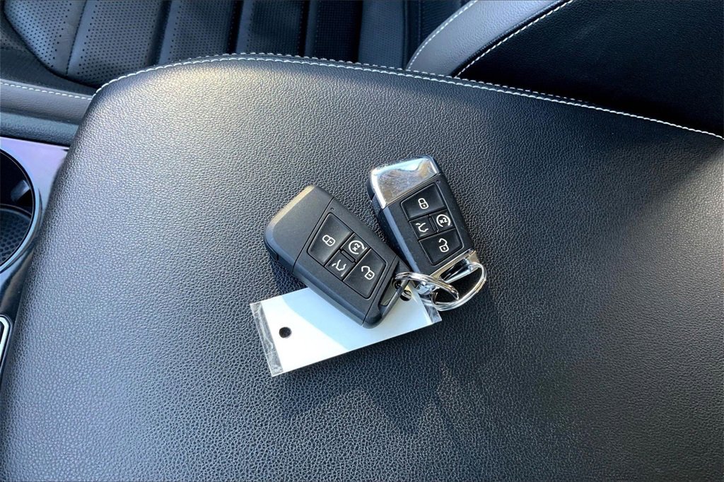 Used 2022 Volkswagen Atlas SEL Premium image 11