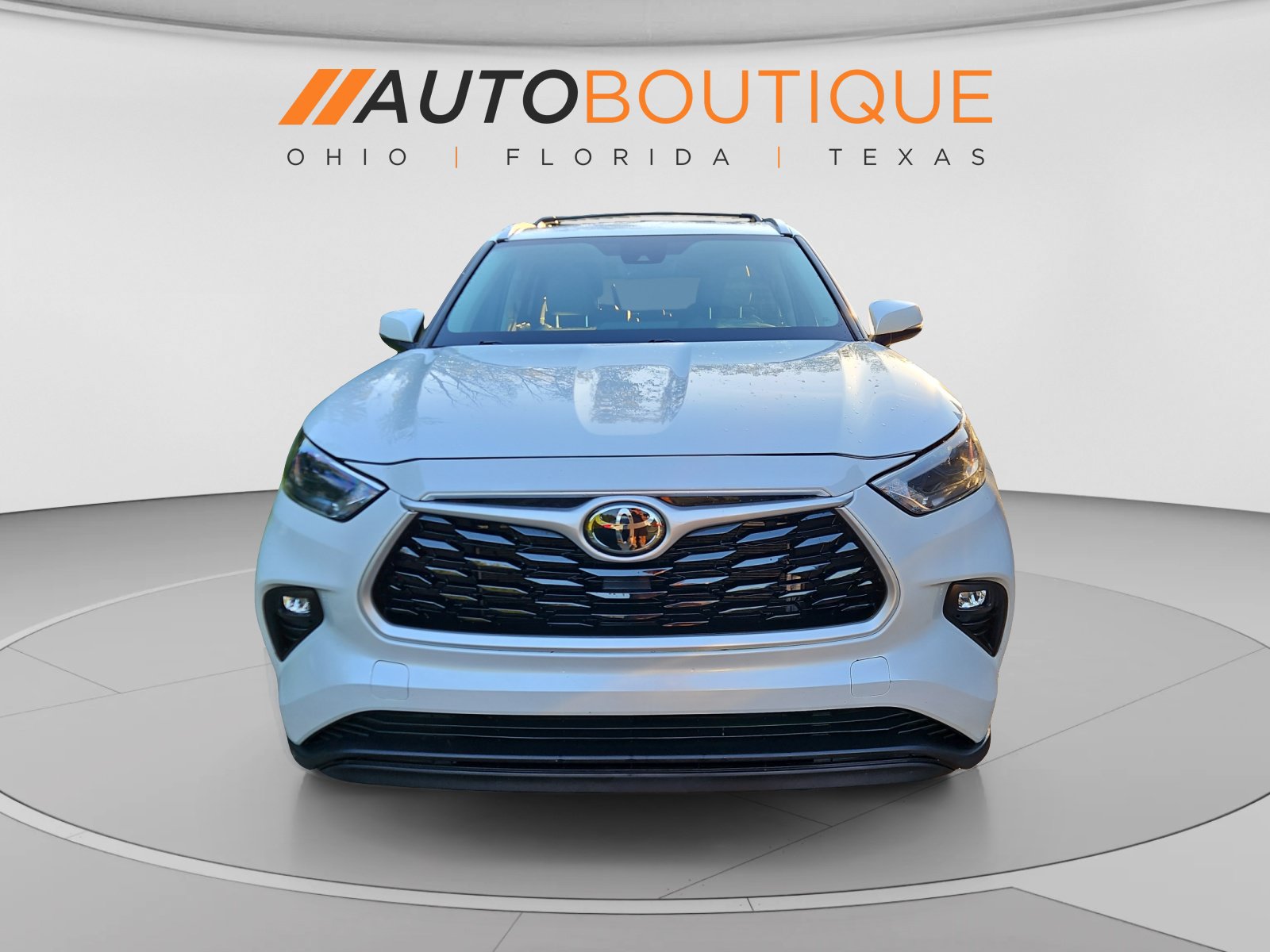 Used 2022 Toyota Highlander XLE AWD/4WD image 8