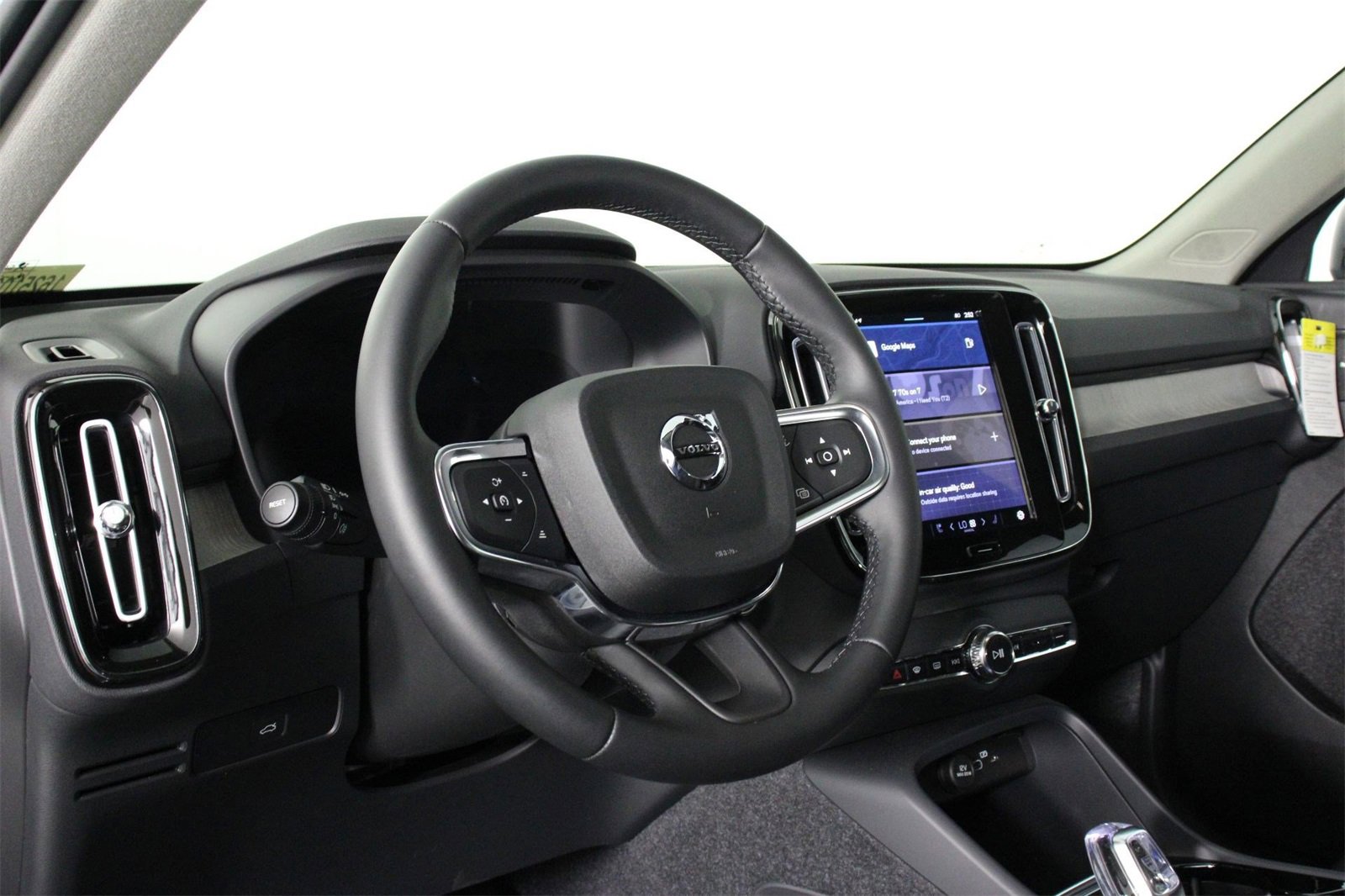 New 2025 Volvo XC40 B5 Plus w/ Climate Package image 8