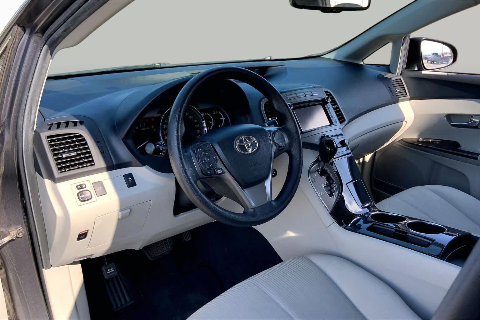 Used 2013 Toyota Venza LE w/ LE Convenience Pkg FWD image 17