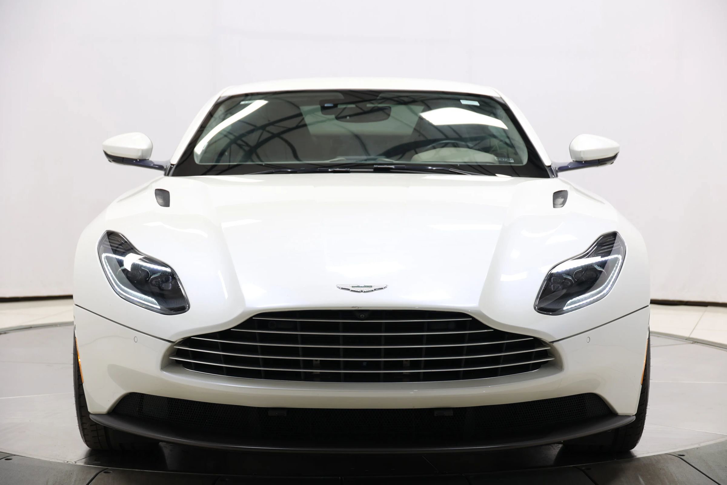 Used 2018 Aston Martin DB11 Coupe image 78
