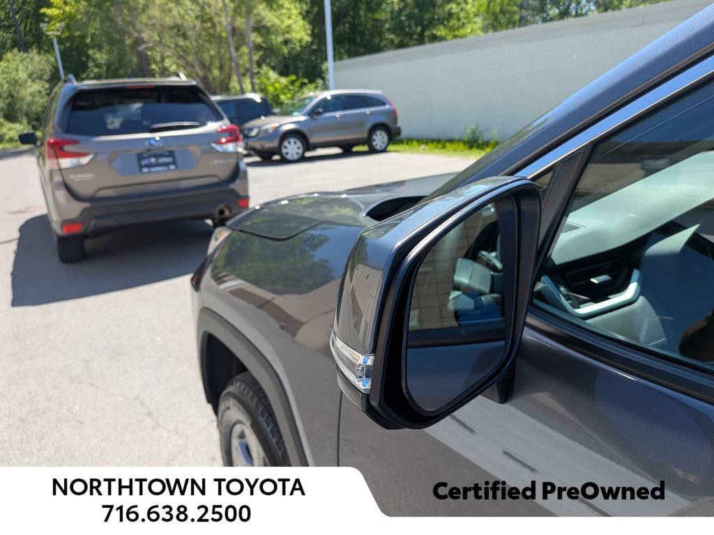 Used 2025 Toyota RAV4 XLE AWD/4WD image 38