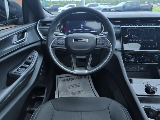 Used 2024 Jeep Grand Cherokee Laredo X w/ Luxury Tech Group I AWD/4WD image 2