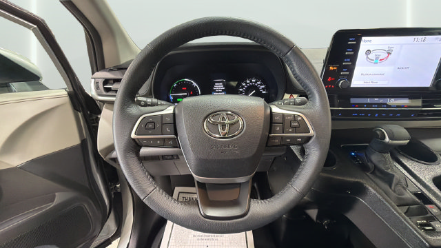 Used 2023 Toyota Sienna XLE FWD image 23