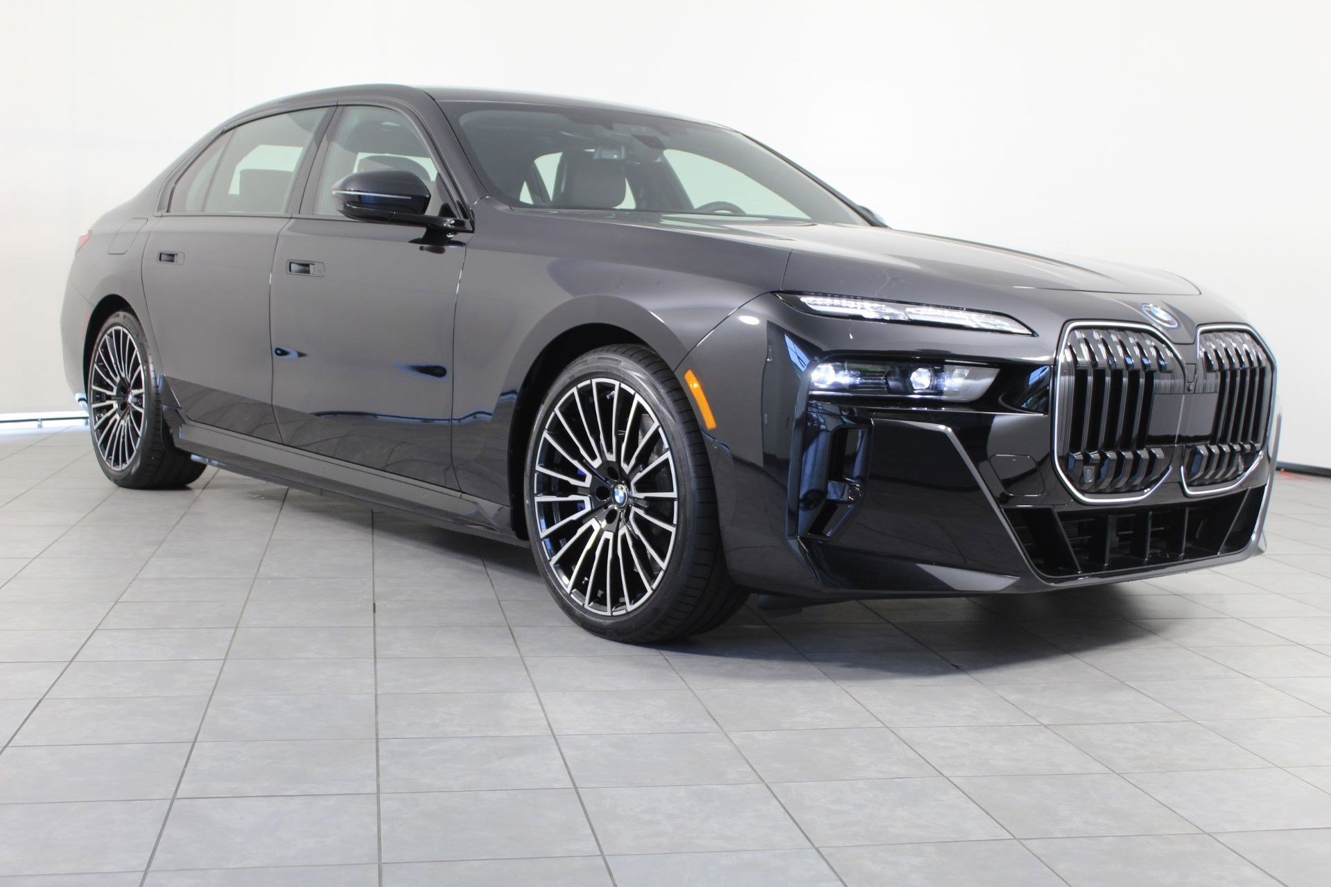 New 2026 BMW 750e xDrive w/ Executive Package image 7