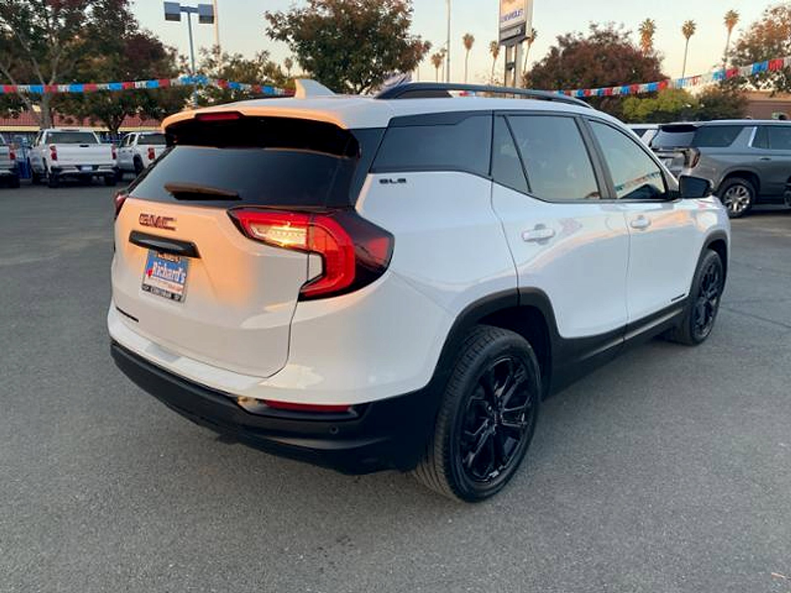 Used 2022 GMC Terrain SLE w/ Elevation Edition FWD image 11