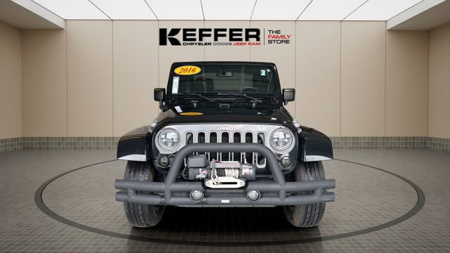 Used 2016 Jeep Wrangler Sahara w/ Connectivity Group AWD/4WD image 9