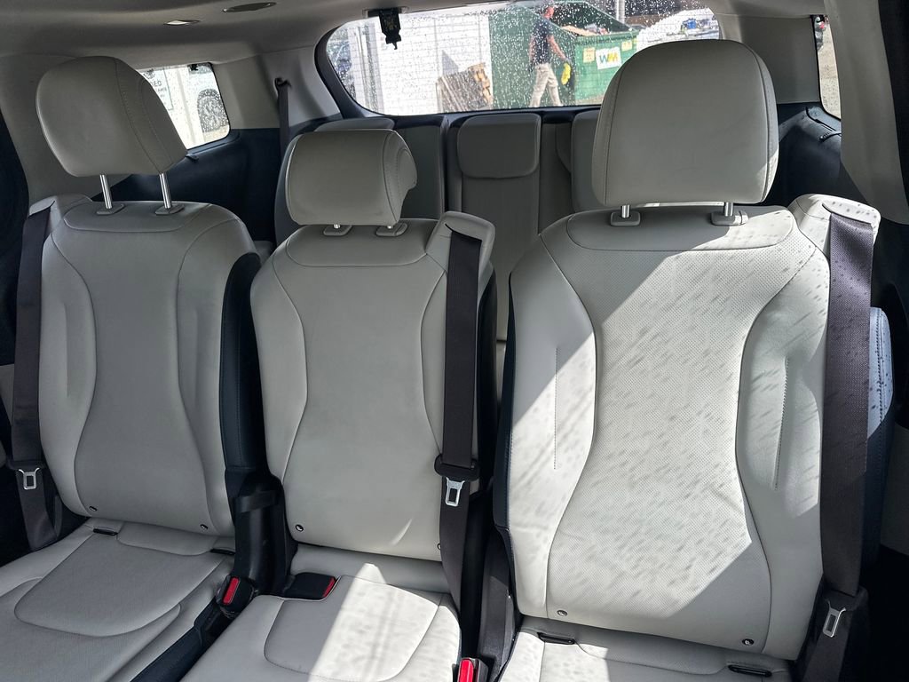 Used 2025 Kia Carnival SX image 19