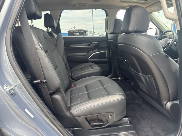 Used 2025 Kia Telluride EX w/ EX Captain's Chair Package FWD image 12