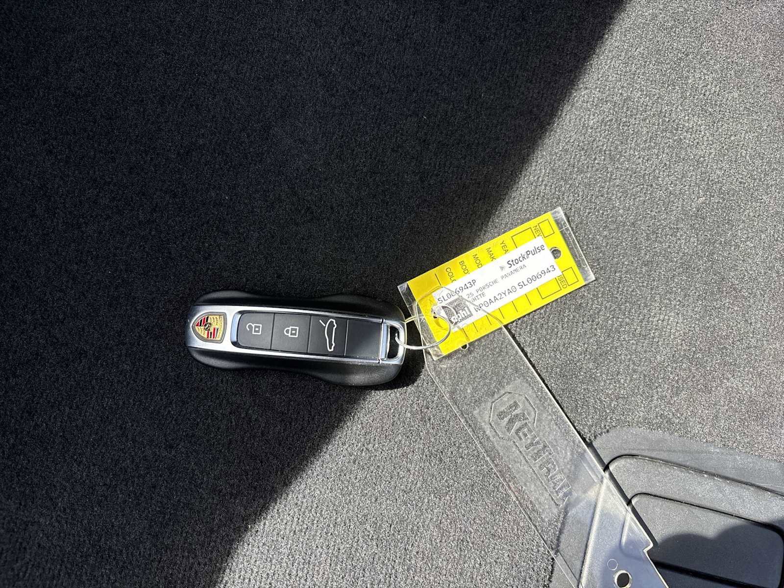 Used 2025 Porsche Panamera image 31