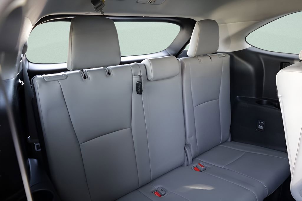 Used 2023 Toyota Highlander XLE AWD/4WD image 29