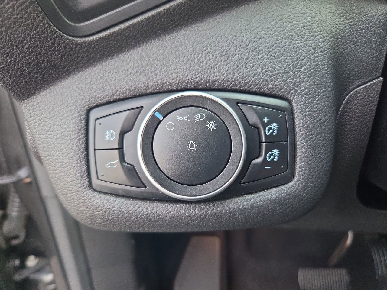 Used 2017 Ford Escape SE FWD image 30