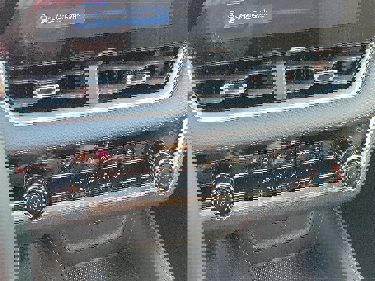 Used 2025 Chevrolet Equinox LT image 25