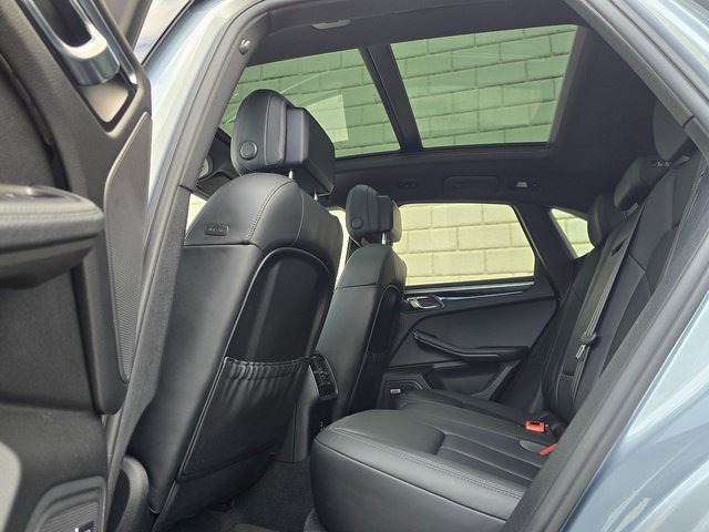 Used 2021 Porsche Macan image 45