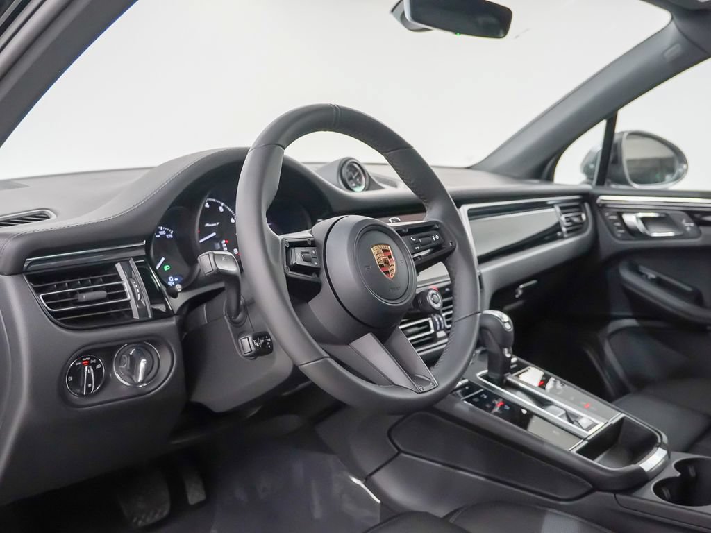 Certified 2026 Porsche Macan Turbo AWD/4WD image 4