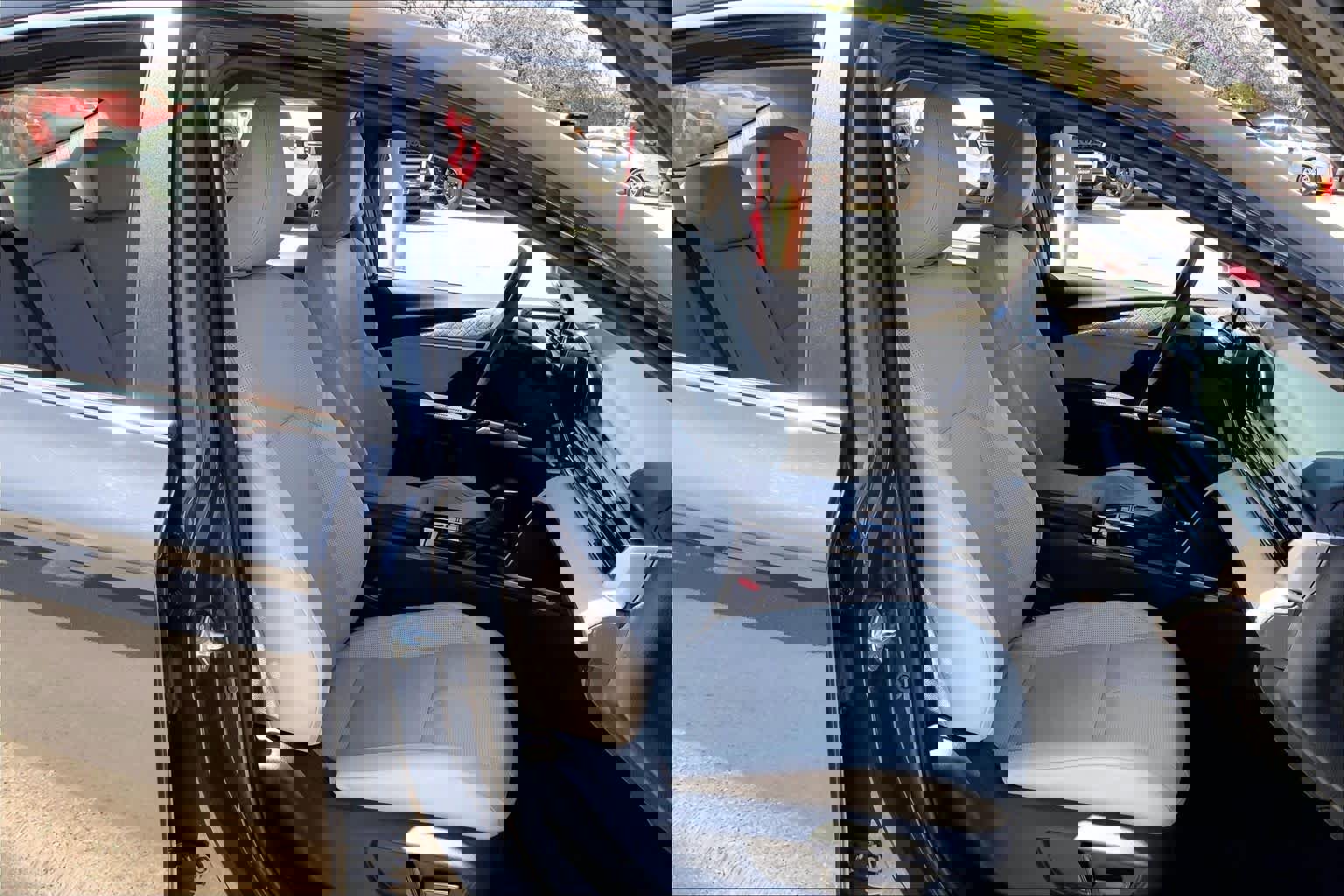 Used 2025 Toyota Camry XLE image 9