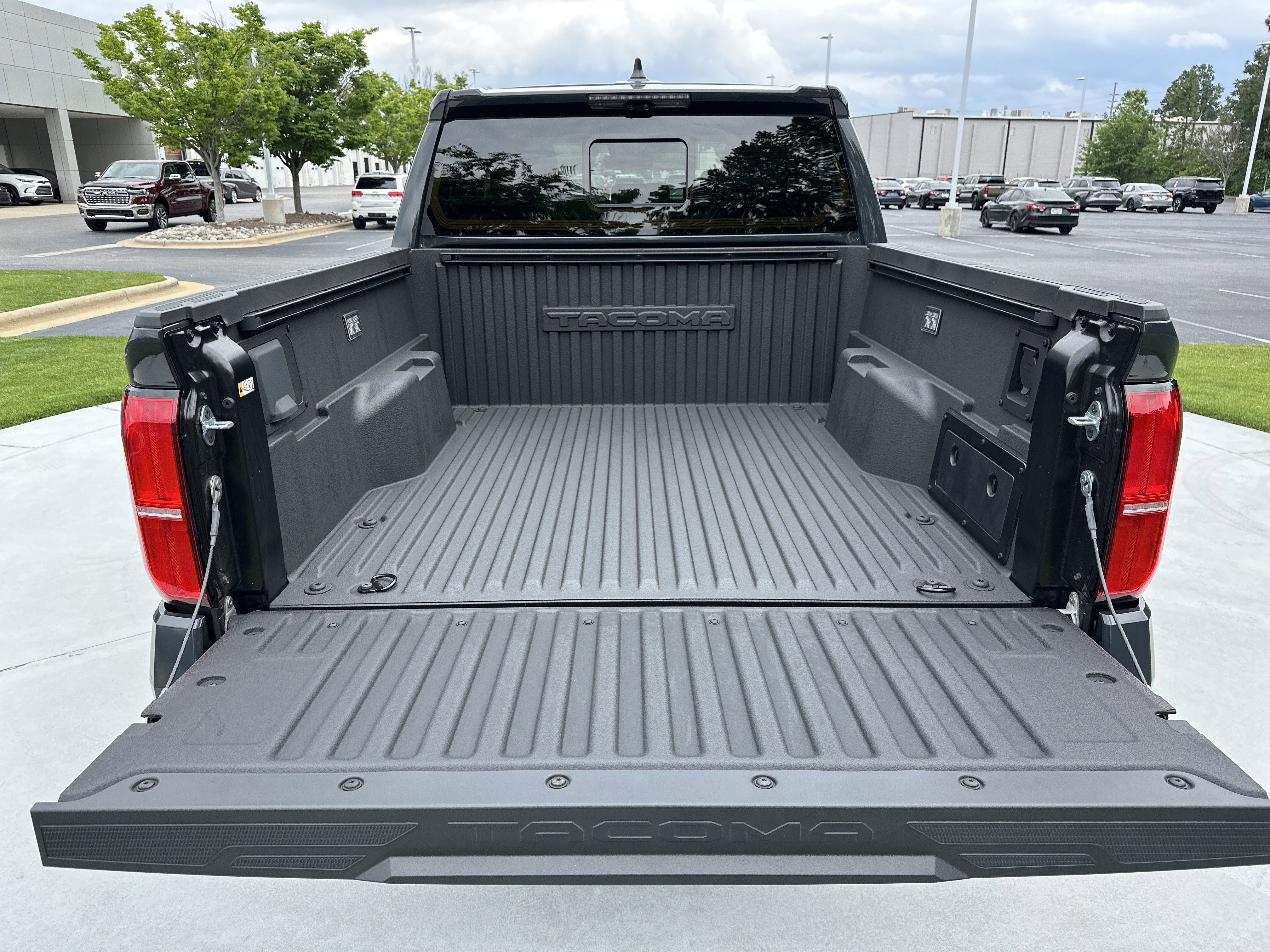 Certified 2025 Toyota Tacoma Limited AWD/4WD image 32